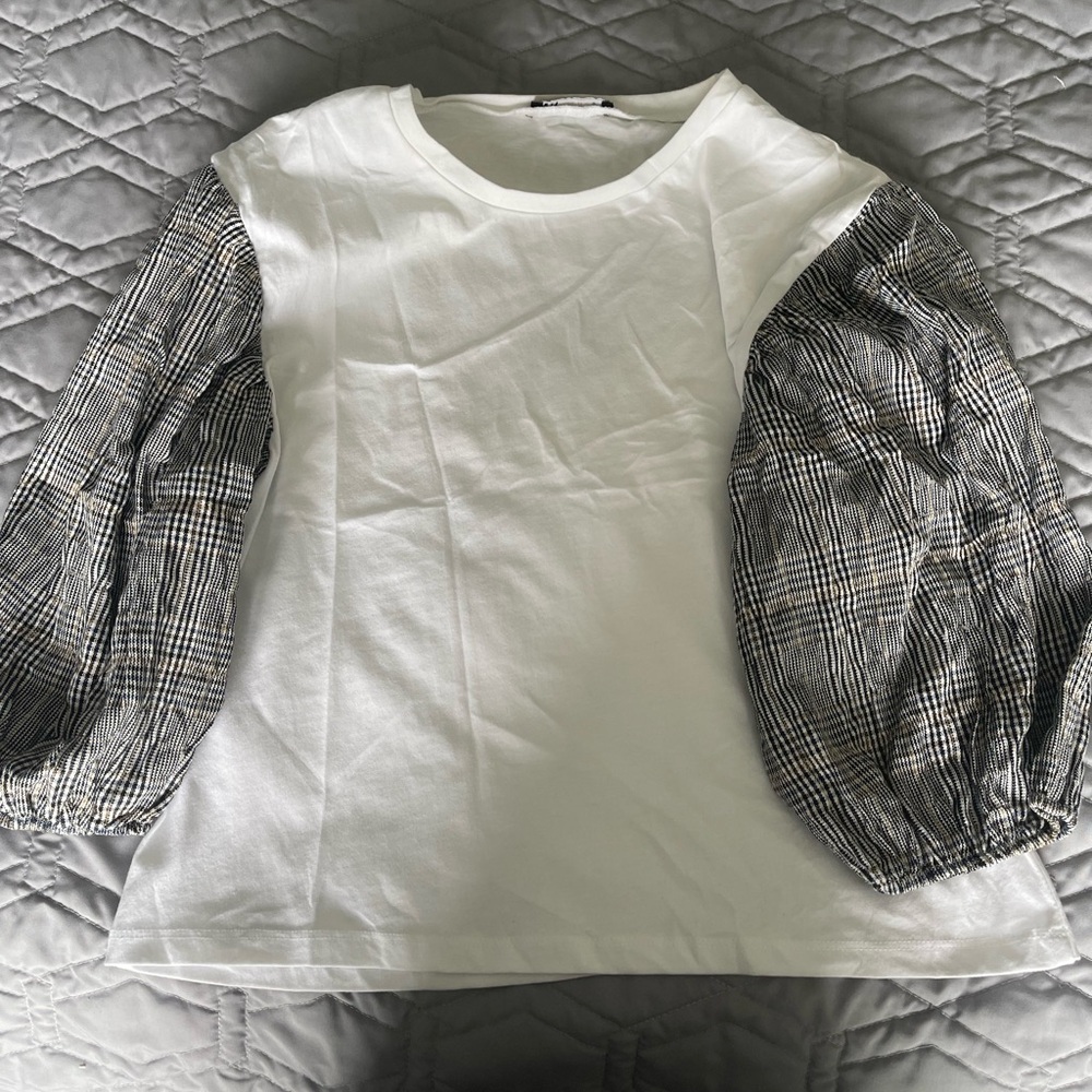 Zara White Top with Plaid bubble sleeves
